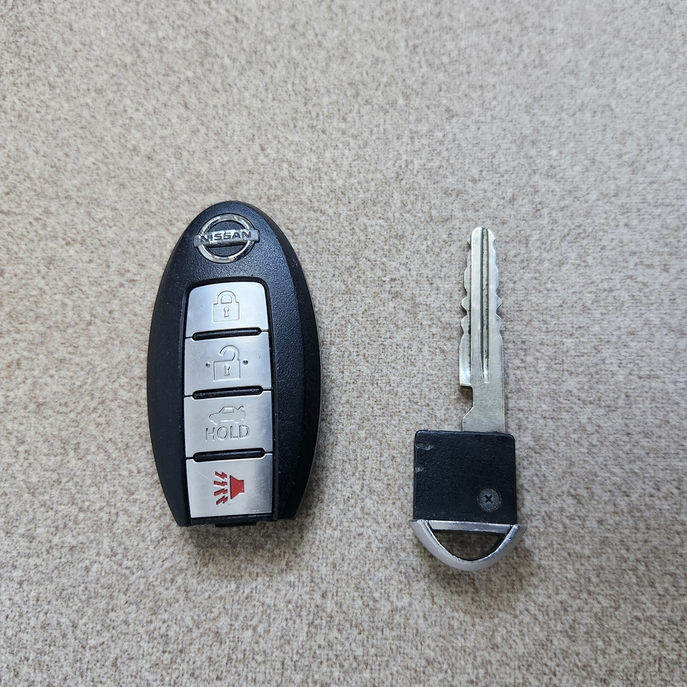 Nissan Máxima, Sentra 2007-2012 Smart Key Fob . FCC ID: CWTWBU735. Genuine OEM